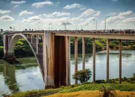 Bolsonaro reafirma compromisso do país com construção das pontes entre Brasil e Paraguai