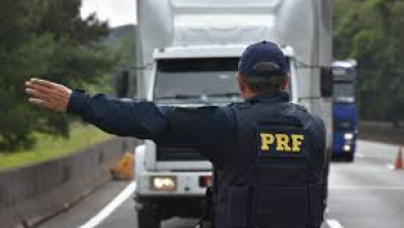 Feriado do dia 1&ordm; de Maio ter&aacute; restri&ccedil;&otilde;es para caminh&otilde;es em trechos de pista simples