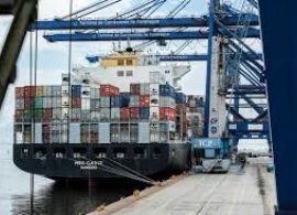 AEN - Porto de Paranaguá tem movimento recorde de contêineres