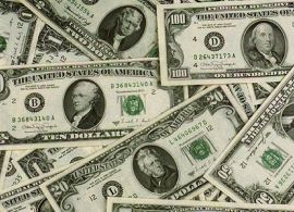 G1 - Dólar opera em alta e chega a R$ 5,24