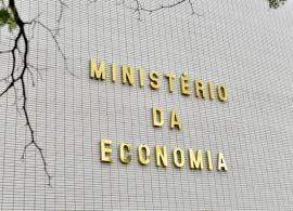 ESTADÃO - Brasil pode recuar ao nível de 2010 com retração do PIB em 5,3%