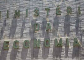 Money Times - Ministério da Economia vê faturamento cair em 39 de 41 setores no Brasil por Covid-19