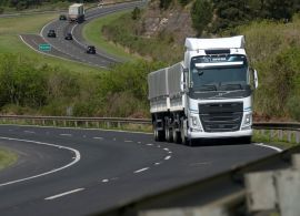 Demanda por transporte rodoviário de cargas no Brasil tem nova melhora