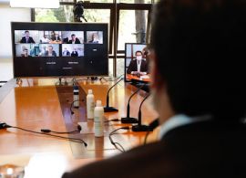 AEN - Governo assina termo para produ&ccedil;&atilde;o de vacina contra Covid