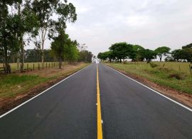 AEN - Rodovia de distrito de Umuarama recebe serviços de conservação