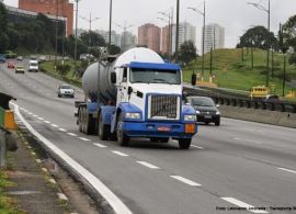 Caminhões têm restrição de tráfego em rodovias federais a partir de hoje por conta do feriado