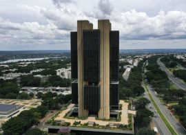 AB - Mercado financeiro eleva projeção da inflação para 7,11% este ano