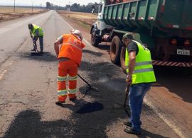 AEN - DER-PR inicia reparos emergenciais em quase 200 km de rodovias no Oeste