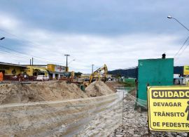 AEN - Trânsito em Matinhos continua com desvios durante obra de duplicação da PR-412