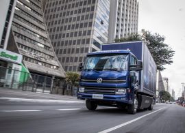 G1 - Primeiro caminhão elétrico feito em série no Brasil; saiba como funciona