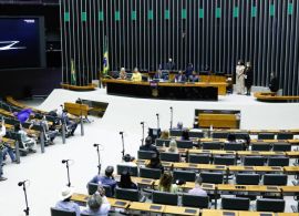Câmara aprova teto do ICMS para combustíveis e energia, que deve baixar preços no ano eleitoral