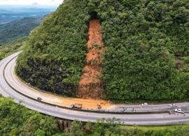 Deslizamento na BR-277 completa dois meses; Fetranspar aponta prejuízo por causa de interdição