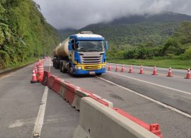 Restrições para caminhões nas BR-277 e BR-376 terminam nesta segunda (2)