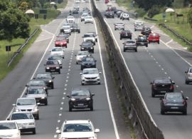Com interdições nas estradas, Paraná registra filas quilométricas no retorno do litoral no domingo