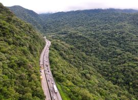 DER retira guindaste da BR-277 para melhorar tráfego neste final de semana