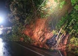 Trecho da BR-376 onde houve deslizamento volta a ser interditado entre Paraná e Santa Catarina