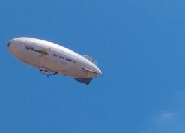 Dirigível cruza o céu de Ponta Grossa