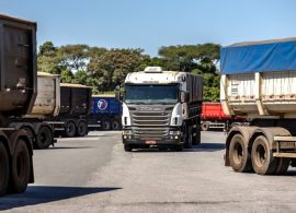 Trens e caminhões são alvos de furtos de grãos rumo a portos de Santos e de Paranaguá