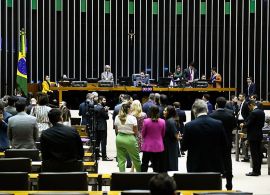 Senado derruba vetos e torna ausência de exame toxicológico infração de trânsito