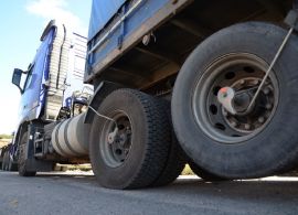 Entrou em vigor cobrança de eixos suspensos de caminhões carregados 