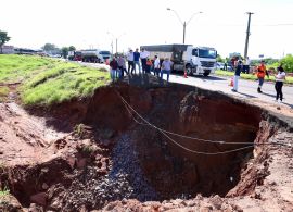 Obra emergencial no trecho da PR-323 danificado por chuvas em Umuarama está em execução
