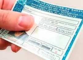 Motoristas profissionais que renovarem a CNH poderão evitar multas por exame toxicológico vencido