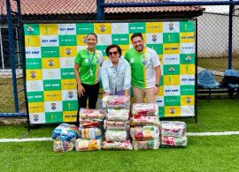 SEST SENAT doa 30 cestas básicas para a Apae Curitiba durante campeonato de futebol