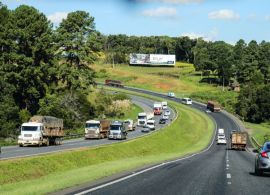 Envio de doações geram aumento de movimento nas rodovias; especialistas alertam sobre cuidados