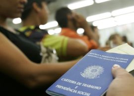 Brasil tem desemprego de 7,5% no trimestre até abril, diz IBGE