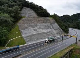 Após nove meses de obra, fica pronta a contenção na BR-376, em Guaratuba