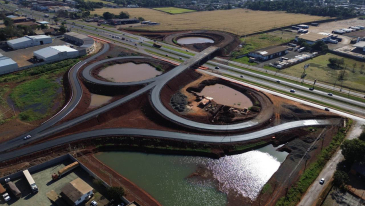 Com avanço da pavimentação e aduanas, Perimetral Leste de Foz do Iguaçu chega a 70%