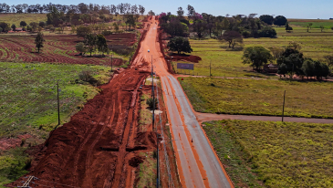 Pavimentação da estrada que liga Marilena ao Porto Maringá avança com terraplanagem