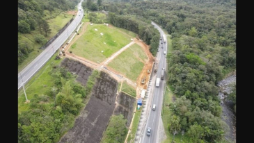 Pista da BR-376 tem bloqueio total em Guaratuba, diz concessionária