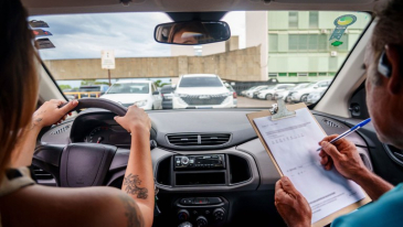 Resolução que tira exigência de aulas em autoescolas preocupa o setor no Paraná