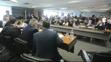 CCJ do Senado aprova proposta que fixa em 36 horas o limite m&aacute;ximo para a jornada de trabalho