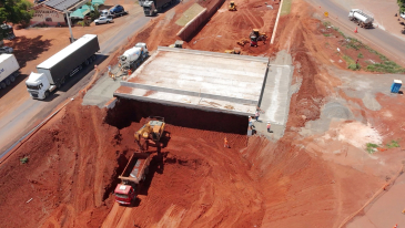Obra do novo viaduto de Lerroville na PR-445 em Londrina est&aacute; na fase final