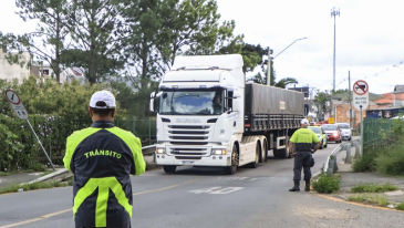Viaduto que ficou dois anos interditado em Curitiba tem refor&ccedil;o na fiscaliza&ccedil;&atilde;o