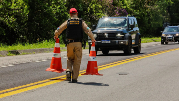 Integra&ccedil;&atilde;o da Pol&iacute;cia Rodovi&aacute;ria estadual e DER-PR aumenta seguran&ccedil;a nas rodovias