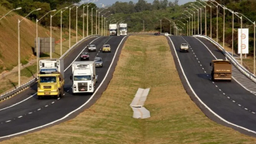 Transportes de passageiros e de cargas recuam em mar&ccedil;o, diz IBGE