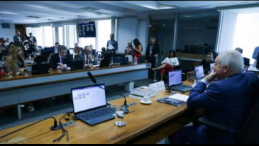 Senadores discutem ritmo de tramita&ccedil;&atilde;o da PEC do fim da escala 6x1