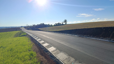 Obra de pavimenta&ccedil;&atilde;o de nova rodovia em Rebou&ccedil;as chega a 51% de execu&ccedil;&atilde;o