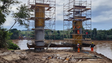 Nova ponte entre Japur&aacute; e S&atilde;o Carlos do Iva&iacute; tem funda&ccedil;&otilde;es conclu&iacute;das nas duas margens