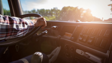 Inclus&atilde;o de imigrantes pode ajudar a reduzir escassez de motoristas no transporte