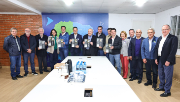G7 Paran&aacute; entrega propostas a Sandro Alex, candidato a governador do Paran&aacute;