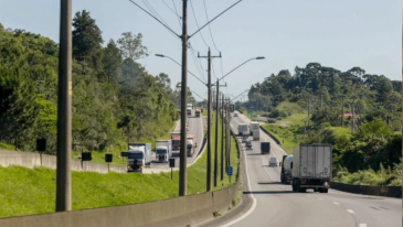 Feriado ter&aacute; fiscaliza&ccedil;&atilde;o refor&ccedil;ada e mais de meio milh&atilde;o de ve&iacute;culos nas rodovias do Paran&aacute;