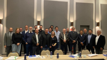 Presidente da NTC&Log&iacute;stica, Eduardo Rebuzzi, participa de reuni&atilde;o da diretoria do Sistema FETRANSPAR, em Curitiba