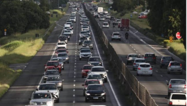 Estradas do Paran&aacute; ter&atilde;o pico de movimento em hor&aacute;rios diferentes neste feriado; veja os piores