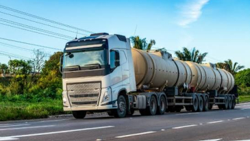 Cargas perigosas: sinaliza&ccedil;&atilde;o dos ve&iacute;culos &eacute; fundamental para a seguran&ccedil;a nas rodovias